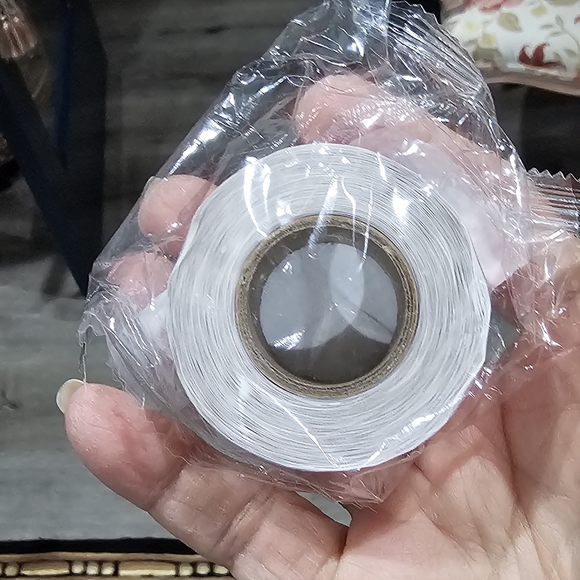 500 per Roll Stickers 1 Inch RED Heart Stickers with Yellow Accents Valentine - Picture 4 of 6